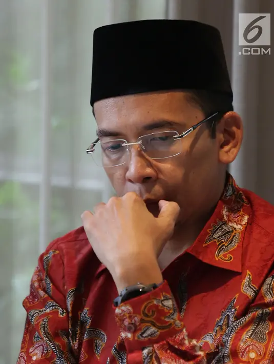 Ekspresi mantan Gubernur NTB, Tuan Guru Bajang (TGB) Muhammad Zainul Majdi saat konferensi pers klarifikasi pemberitaan di Jakarta, Rabu (19/9). Dugaan dana gratifikasi yang diterima TGB terjadi sepanjang 2009-2011. (Merdeka.com/Imam Buhori)