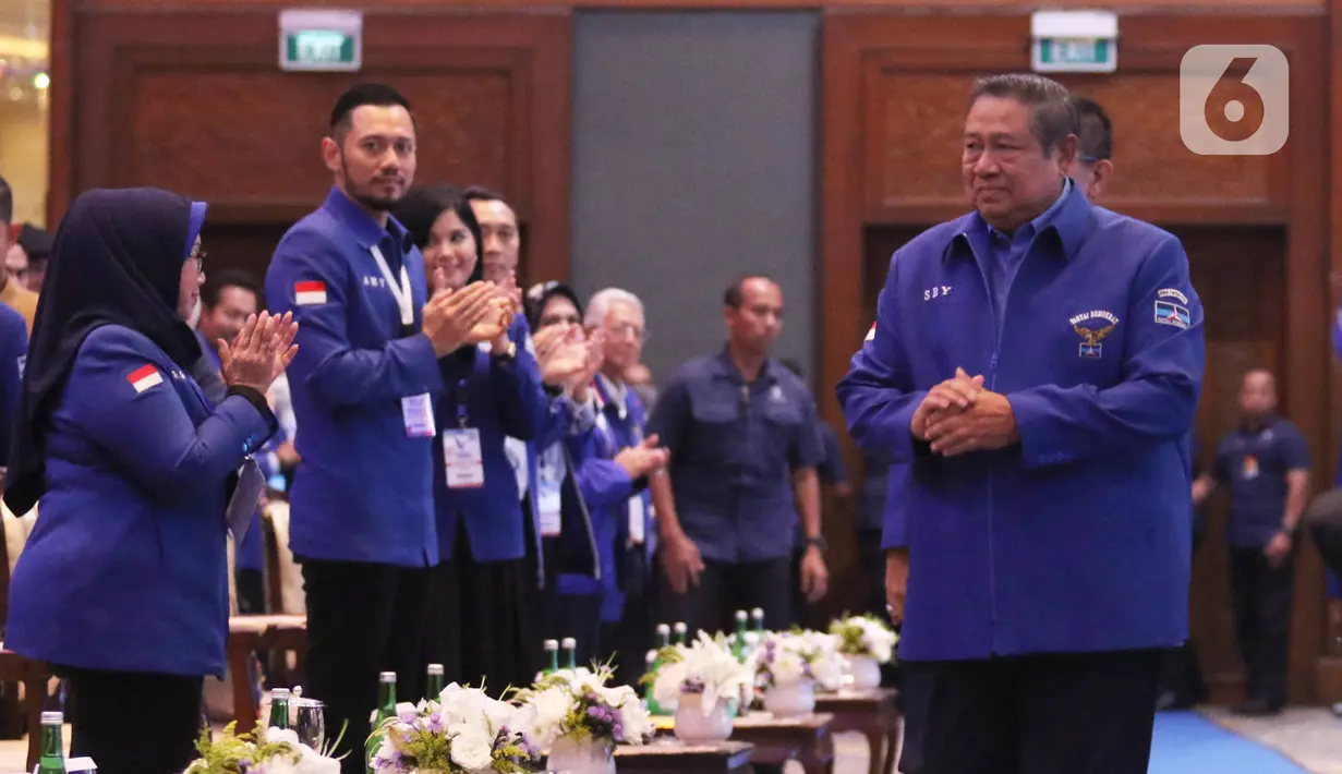 Ketum Partai Demokrat Susilo Bambang Yudhoyono tiba menghadiri Kongres ke V Partai Demokrat di JCC, Jakarta, Minggu (15/3/2020). SBY akan digantikan Agus Harimurti Yudhoyono (AHY) yang telah mendapatkan dukungan 93 persen dari pemegang hak suara Demokrat. (Liputan6.com/Angga Yuniar)