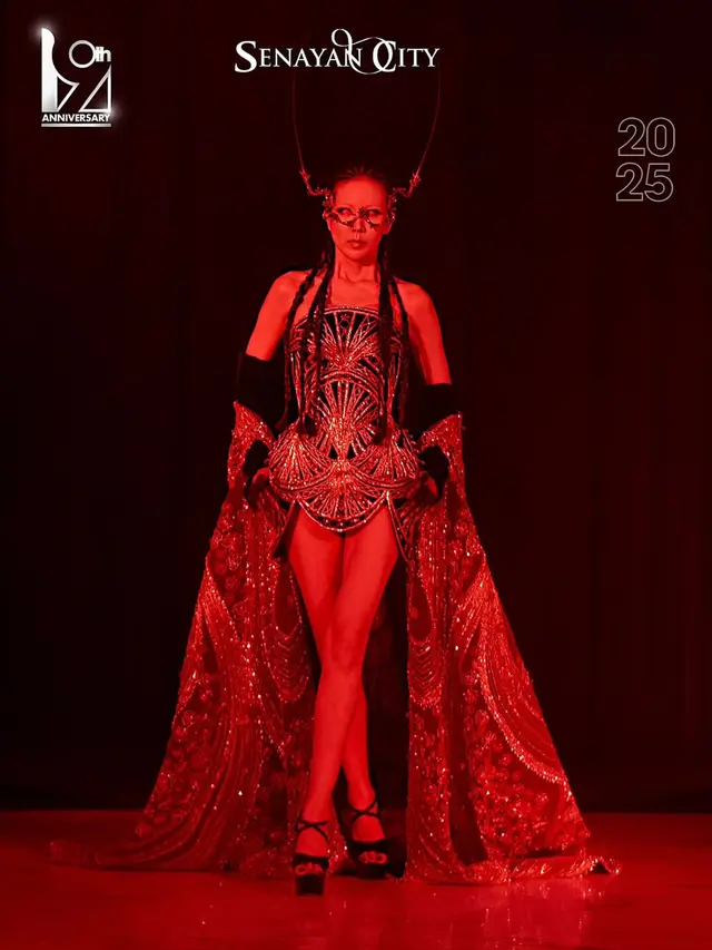 Tiga Maestro Indonesia Rinaldy Yunardi, Tex Saverio, dan Agus Lim Buka Fashion Nation XIX dengan Koleksi Megah