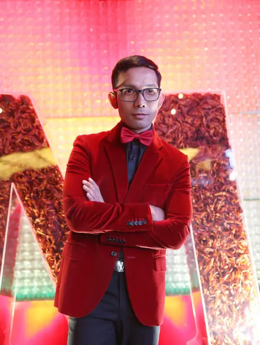 Indra bersyukur aksinya memungut sampah diikuti anak kecil yang melihat. Meski tak jarang, kegiatan memunguti sampah dicibir sebagian orang. (Nurwahyunan/Bintang.com)