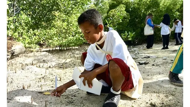 Aksi Bersih-Bersih Pantai hingga Olah Sampah ala UNIQLO x YKAN di Wakatobi