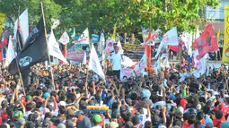 Suasana kampanye terbuka Capres 01 Joko Widodo di Indramayu, Jawa Barat, Jumat (5/4). Dalam sambutannya Jokowi berjanji menjaga Indramayu sebagai lumbung padi nasional. (Liputan6.com/Angga Yuniar)