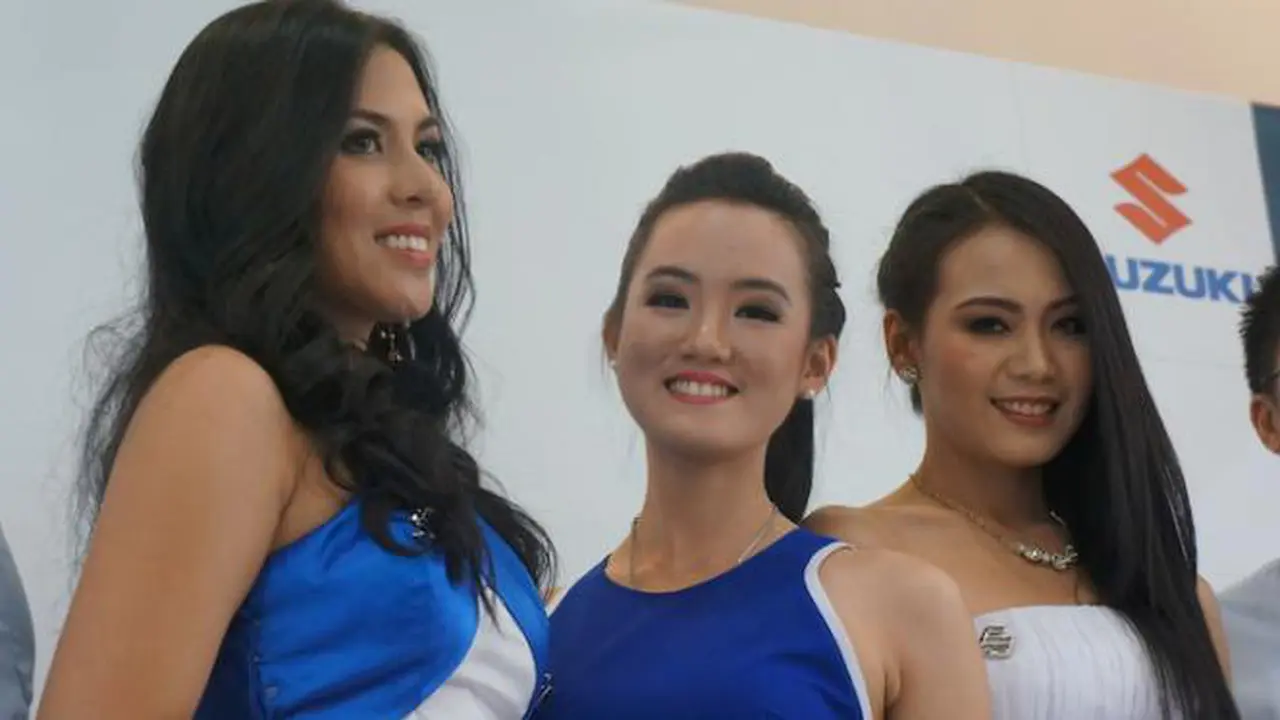 Top 5 Otomotif: Kisah Petugas Pengelap Mobil di IIMS 2014 Teratas