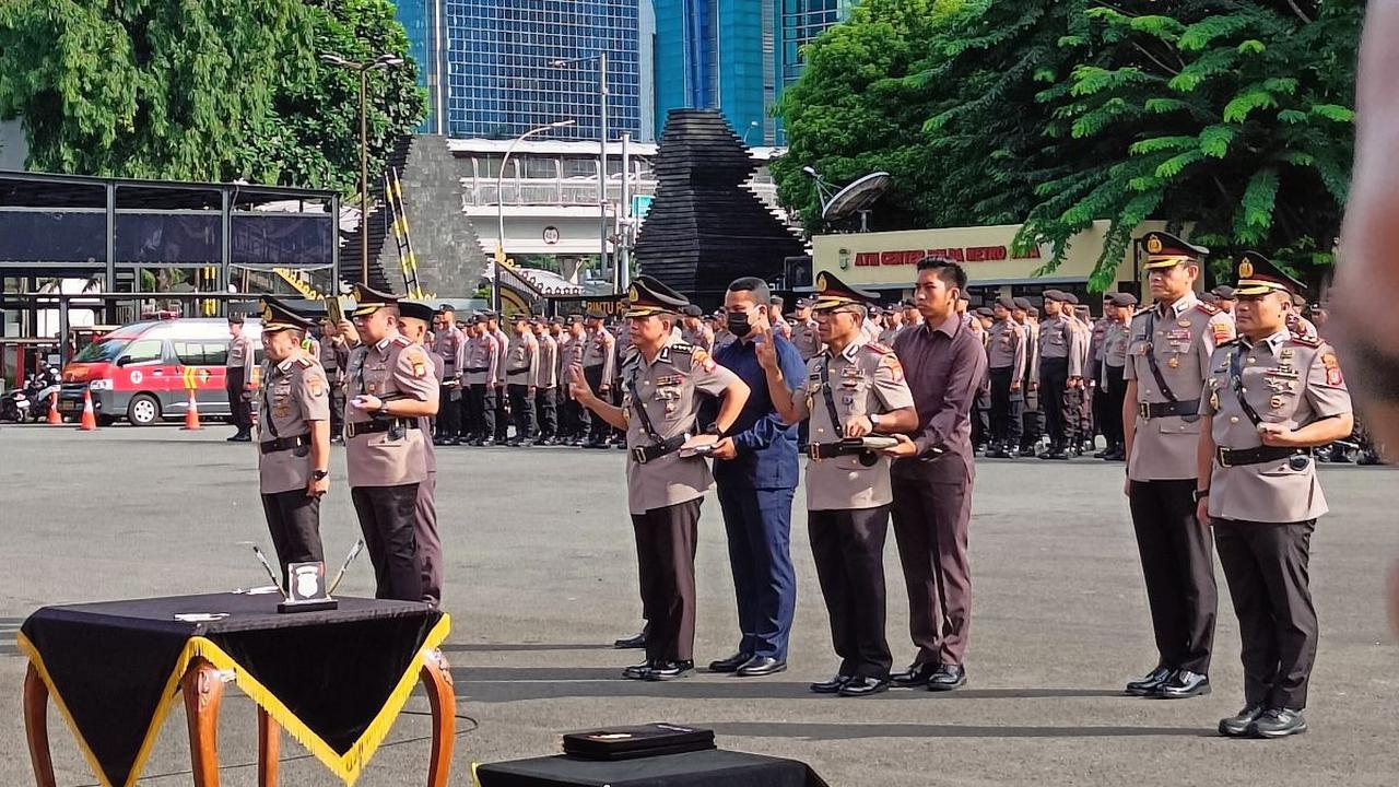 Berikut Pejabat Utama Polda Metro Yang Melaksanakan upacara serah terima jabatan:<br><br>
