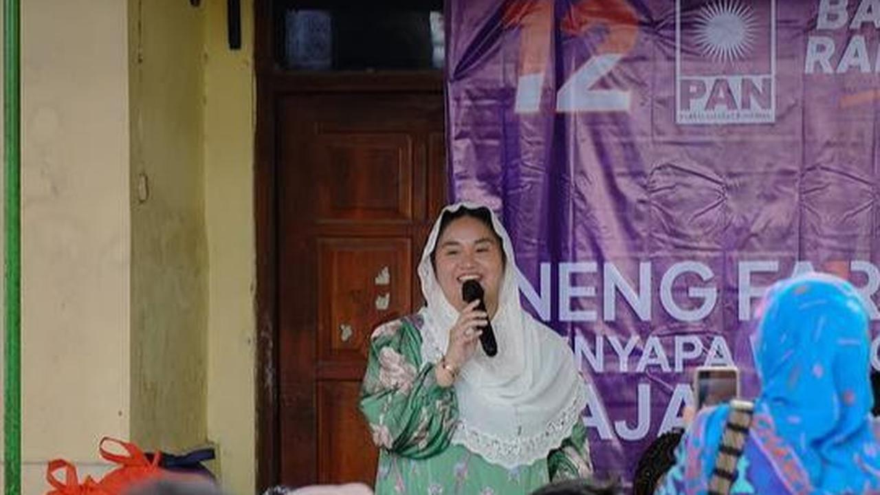 Dalam blusukannya itu, Ia banyak berinteraksi dengan masyarakat sekitar. Baik itu bapak-bapak, ibu-ibu hingga anak muda di sana. <br>