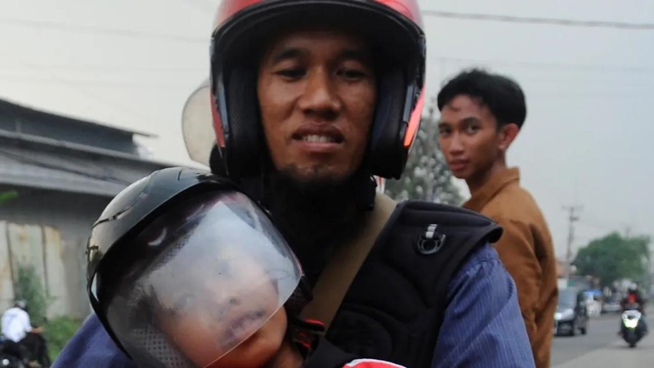 Dalam sehari, mereka mengaku dapat mengumpulkan dana solidaritas antara Rp8 juta hingga Rp10 juta per hari.