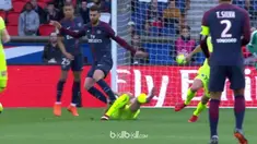 Thiago Motta mendapatkan kartu merah saat Paris Saint-Germain menghadapi Angers. This video is presented by Ballball.