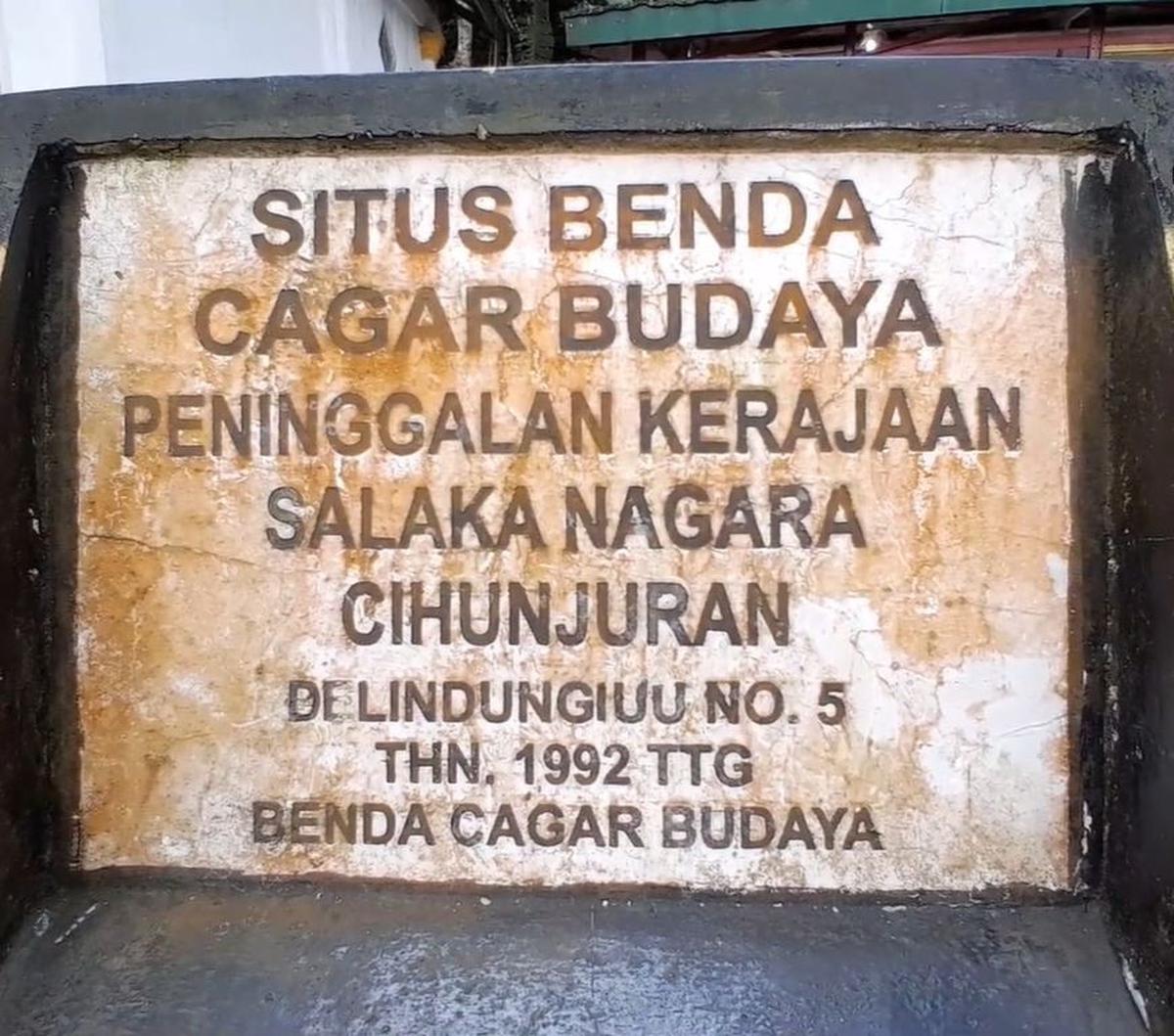 Dalam Kitab Mahabarata, Angling Dharma merupakan tokoh utama keturunan ketujuh dari  Arjuna. Sosoknya dikenal arif dan mengayomi masyarakat hingga dikukuhkan menjadi pemimpin Kerajaan Malawapati, Pati, Jawa Tengah.