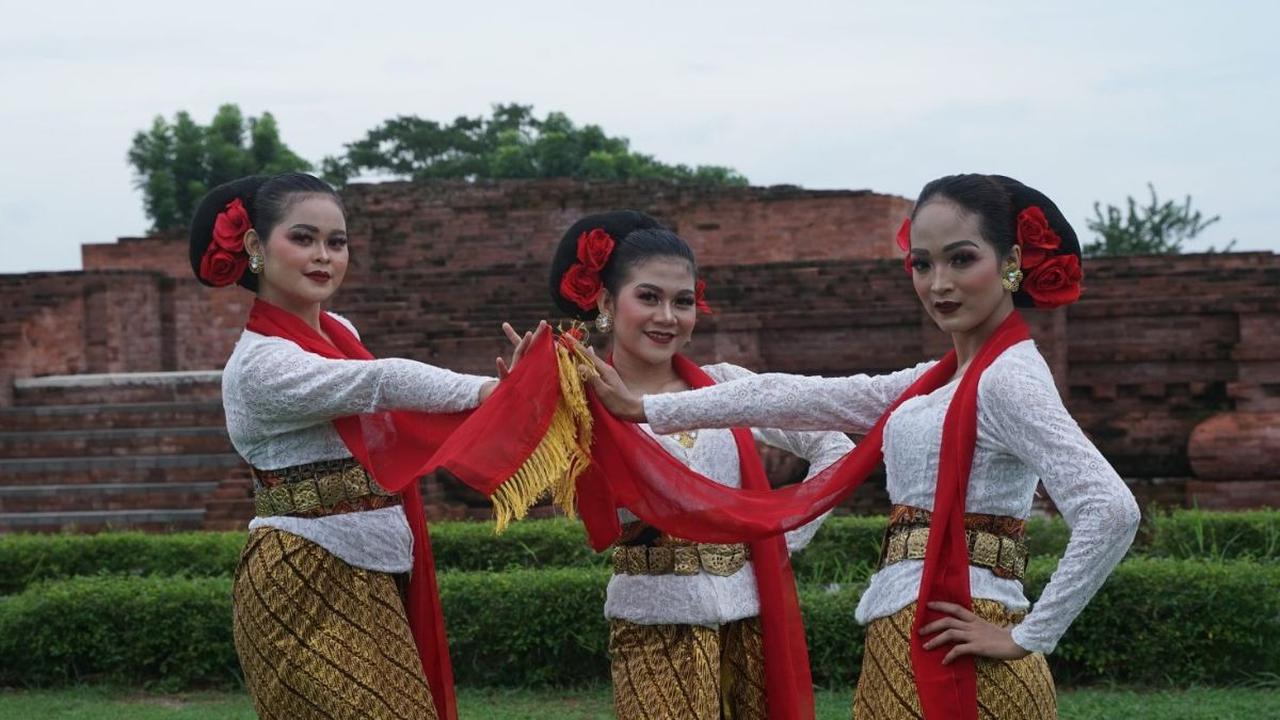 Lahir dari Tradisi Topeng Banjet