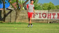 Eks gelandang Persija Jakarta dan Bali United, Sutano Tan terlihat bergabung dalam sesi latihan PSM Makassar di Lapangan Bosowa Sport Centre, Senin sore (15/3/2021). (Abdi Satria/Bola.com)