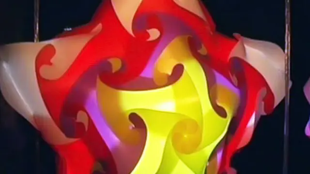 Perajin Lampion Modern