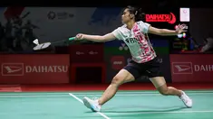 Hasil berbeda didapat dua tunggal putri Indonesia yang bertanding pada babak 16 besar Indonesia Masters 2023, Kamis (26/1/2023) siang WIB. Gregoria Mariska Tunjung sukses melaju ke perempatfinal setelah mengalahkan wakil Cina, He Bing Jiao dengan dua game langsung. Sementara Putri Kusuma Wardani yang merangkak dari babak kualifikasi harus terhenti langkahnya setelah dikalahkan tunggal putri Korea Selatan, An Se Young. (Bola.com/Bagaskara Lazuardi)