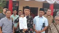 Pengurus Dewan Pimpinan Cabang Partai Kebangkitan Bangsa (DPC PKB) Kabupaten Blora, Jawa Tengah, turut melaporkan mantan Sekretaris Jenderal Dewan Pimpinan Pusat (DPP) PKB Muhammad Lukman Edy ke Polres Blora terkait kasus pencemaran nama baik. (Liputam6.com/ Ahmad Adirin)