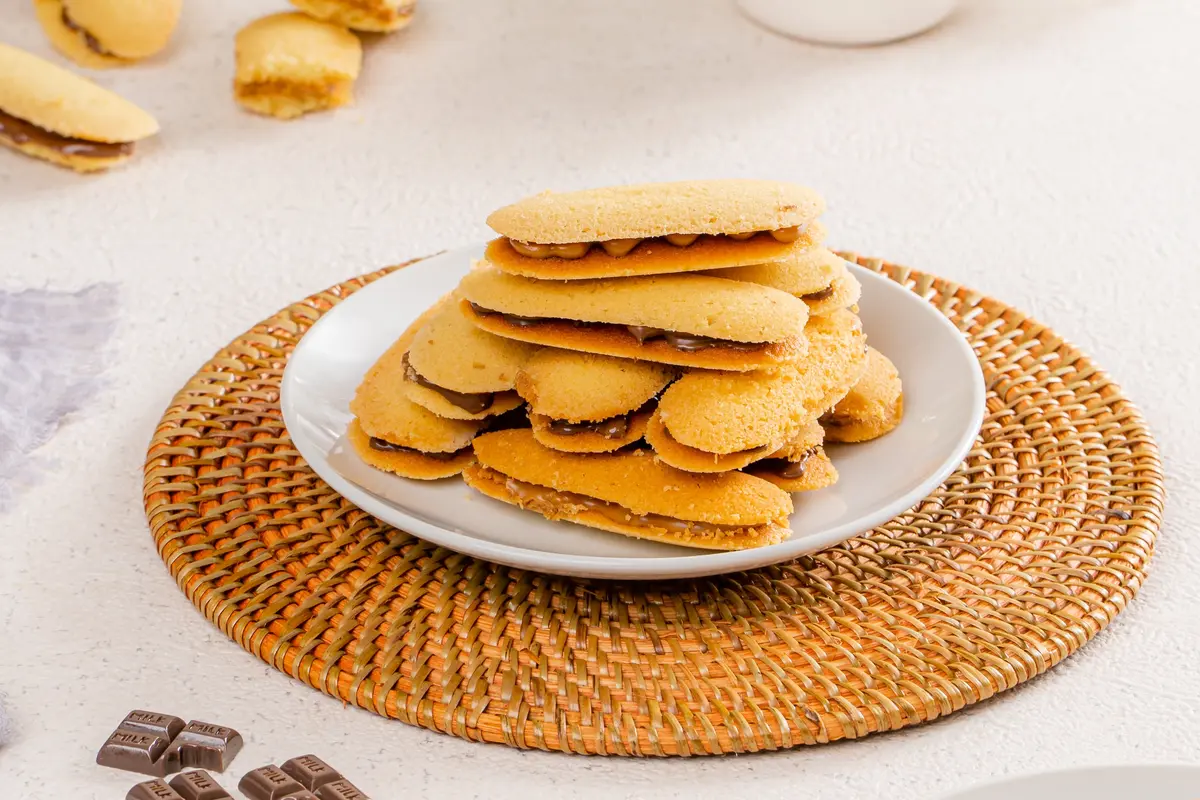 kue lidah kucing