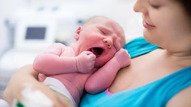 11 Mitos Populer Seputar Melahirkan Caesar