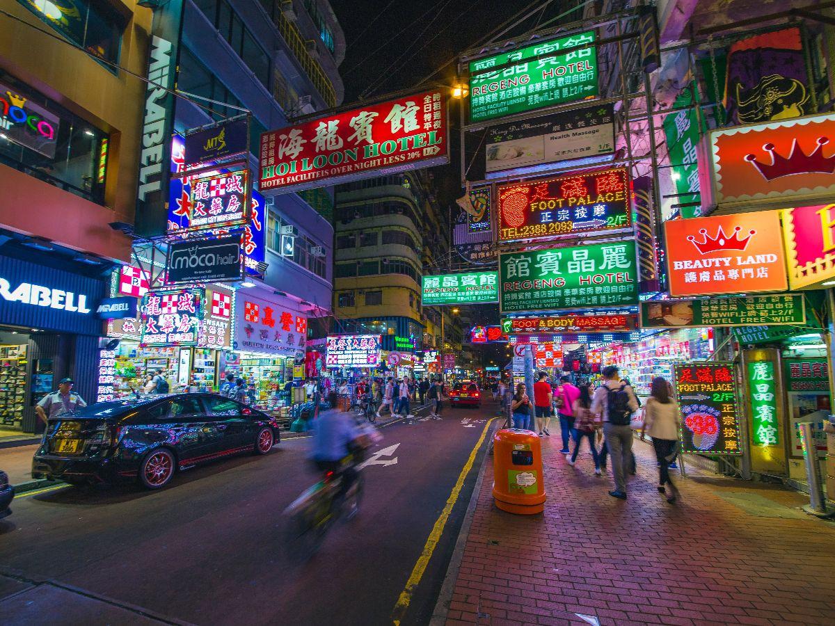 Rasakan Sensasi Kehidupan Malam di Hong Kong dan Nikmati Voucher Makan Malam ‘Hong Kong Night Treats’
