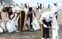 Kolaborasi KKP DANA Kumpulkan 317 Kg Sampah di Aksi Bersih Pantai Petitenget Bali