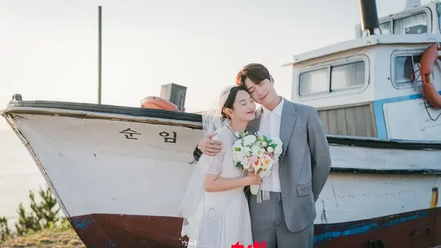 Shin Min Ah dan Kim Seon Ho