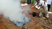 Petani Sulap Limbah Kelapa Sawit Produk Biochar, Apa Itu?
