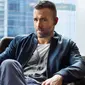 Ryan Reynolds terlihat tengah memeluk HyunA 4Minute dalam sebuah sesi pemotretan. Seperti apa ceritanya? (ctvnews)