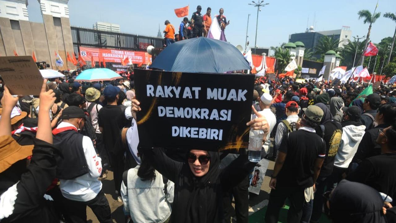 Demo Besar Sukses Gagalkan DPR Sahkan RUU Pilkada Disorot Media Internasional, Nama Jokowi & Kaesang Disebut-sebut