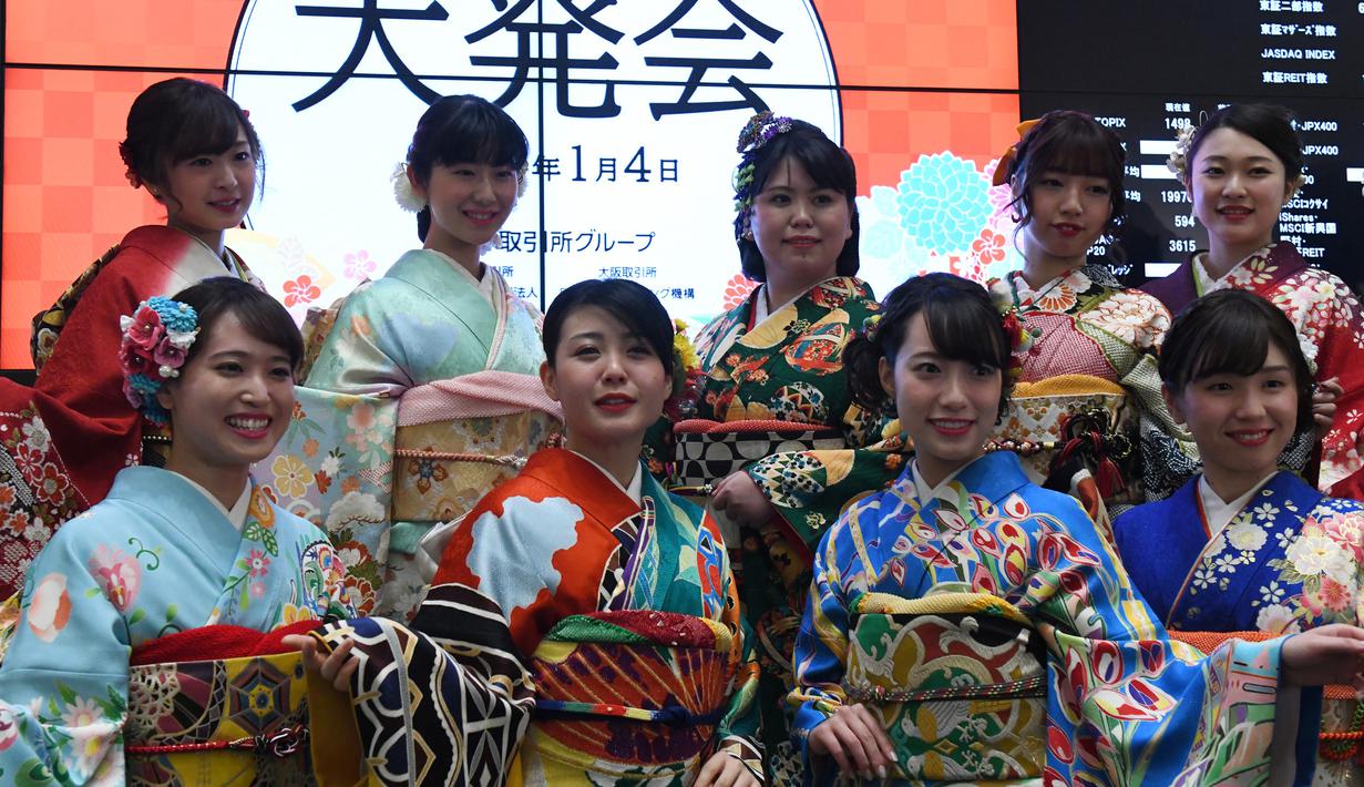 Foto Sederet Gadis Berkimono Ramaikan Pembukaan Bursa Efek Tokyo Global Liputan6 Com