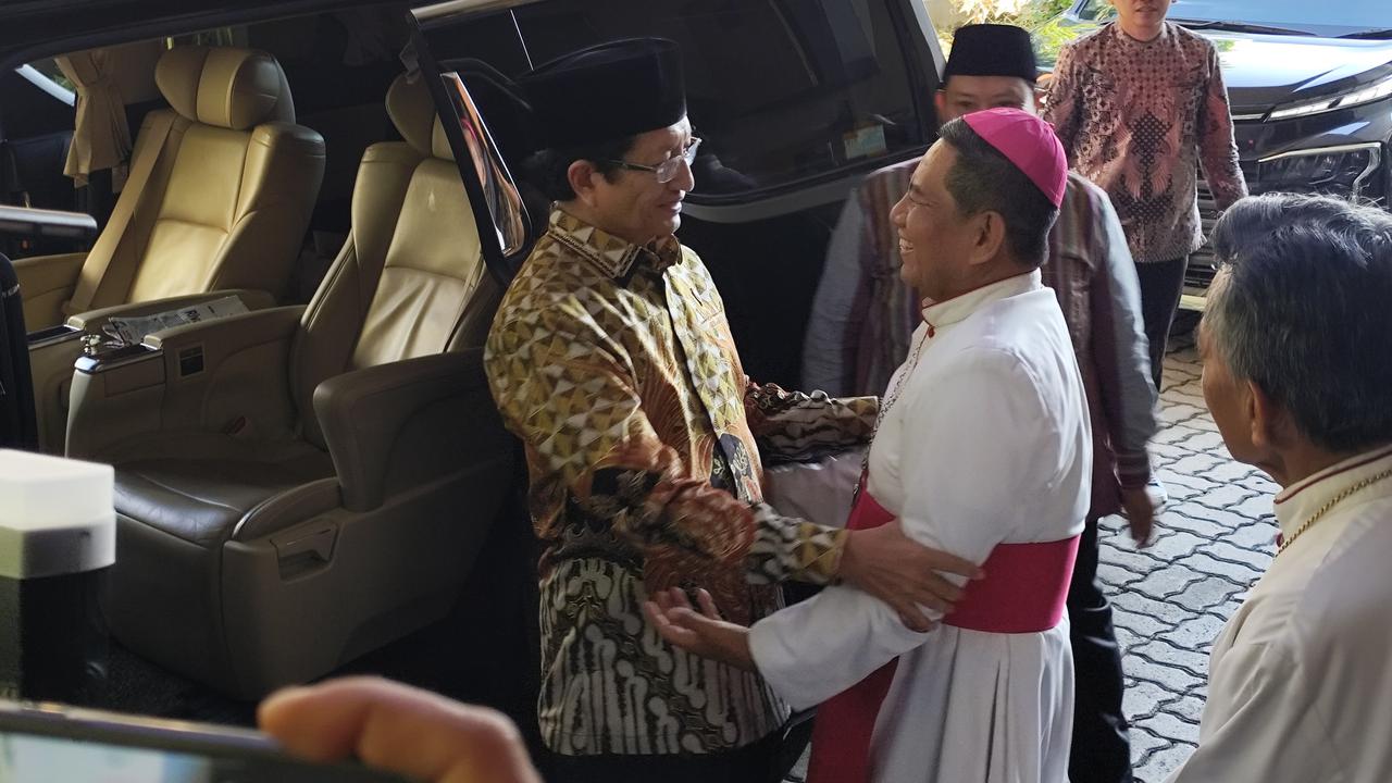 Temui Uskup Agung Makassar, Menag Ajak Umat Beragama Ramaikan Tempat Ibadah Ketimbang Tempat Maksiat