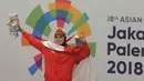 Pesilat Indonesia, Puspa Arumsari, melakukan selebrasi usai menjadi juara Asian Games di Arena Silat TMII, Jakarta, Senin (27/8/2018). Puspa meraih medali emas kelas seni kategori tunggal putri dengan nilai 467. (Merdeka.com/Arie Basuki)