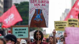Kebakaran hutan memicu terjadinya kekeringan ekstrem. (Miguel SCHINCARIOL/AFP)