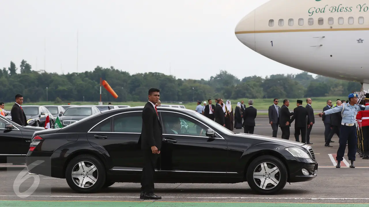 Deretan Mobil Mewah Saat Menyambut Raja Salman