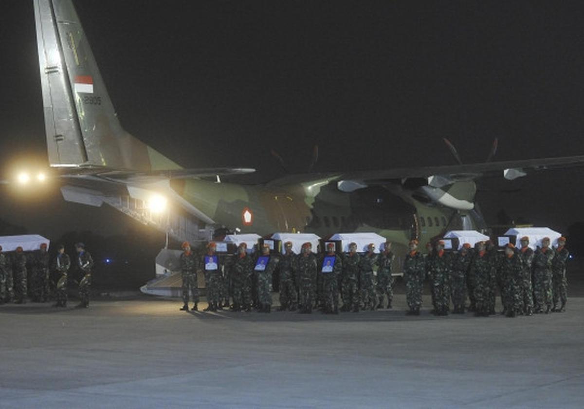 Jokowi pimpin upacara penghormatan 16 jenazah korban Hercules