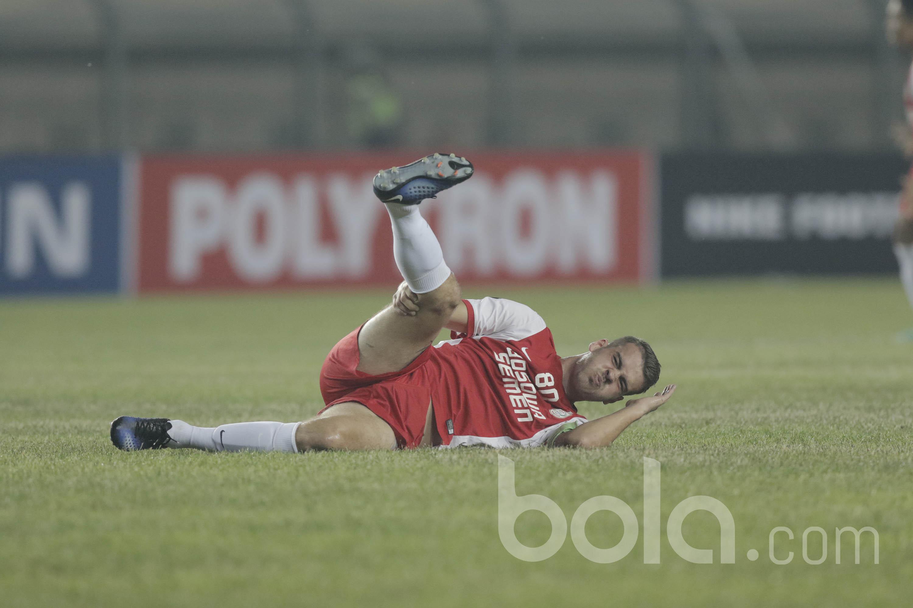Gelandang PSM Makassar, Wiljan Pluim dalam pertandiingan penyisihan grup Piala Presiden 2017 antara Persib Bandung vs PSM Makassar di Stadion Si Jalak Harupat (6/2/2017). (Bola.com/Peksi Cahyo)