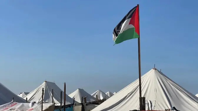 INH kembali membangun ratusan tenda pengungsian untuk para pengungsi Palestina di Kamp Al-Mawasi Gaza Selatan. (Foto: INH)
