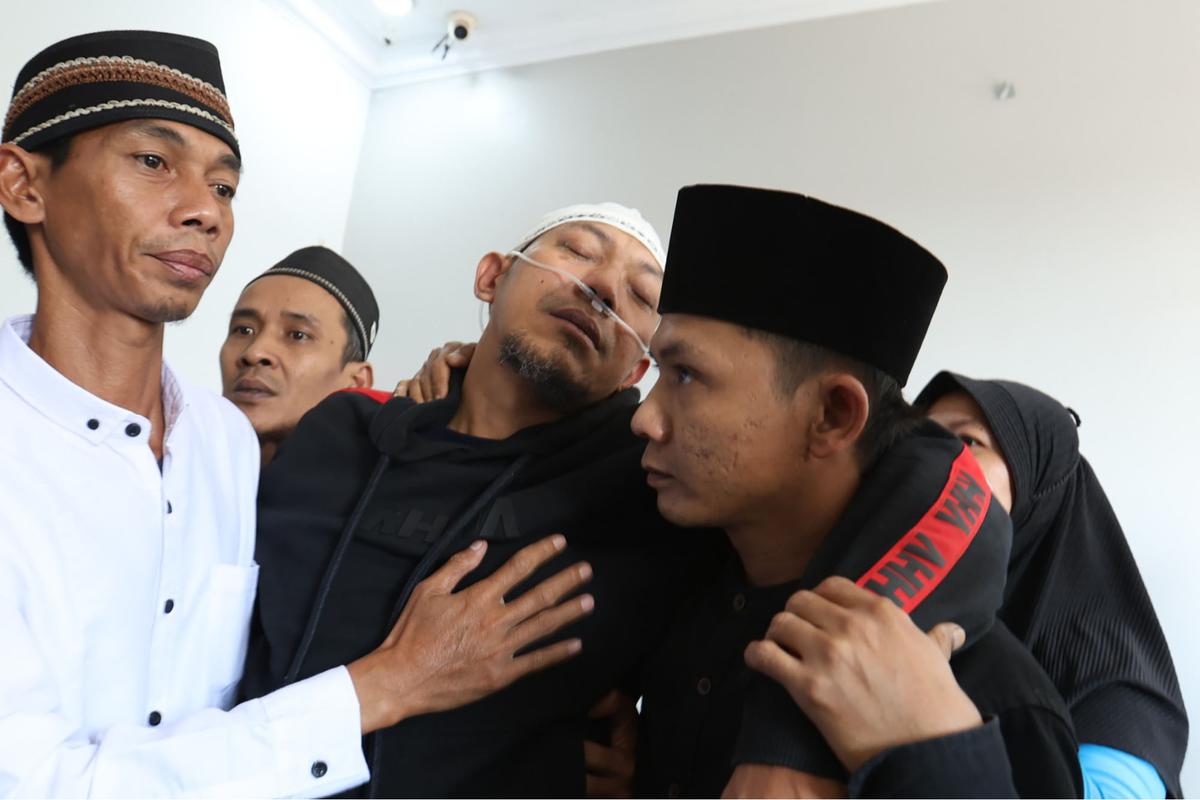 FOTO: Air Mata Iringi Kepergian Mpok Alpa, Komedian yang Tetap Ceria Meski Sakit