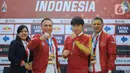 Ketua Umum PSSI, Mochammad Iriawan (kedua kiri) bersama pelatih baru Timnas Indonesia, Shin Tae-Yong saat perkenalan di Ruang VVIP Stadion Pakansari, Kab Bogor, Jawa Barat, Sabtu (28/12/2019). Shin Tae-Yong dikontrak menjadi pelatih Timnas Indonesia selama 4 tahun. (Liputan6.com/Helmi Fithriansyah)