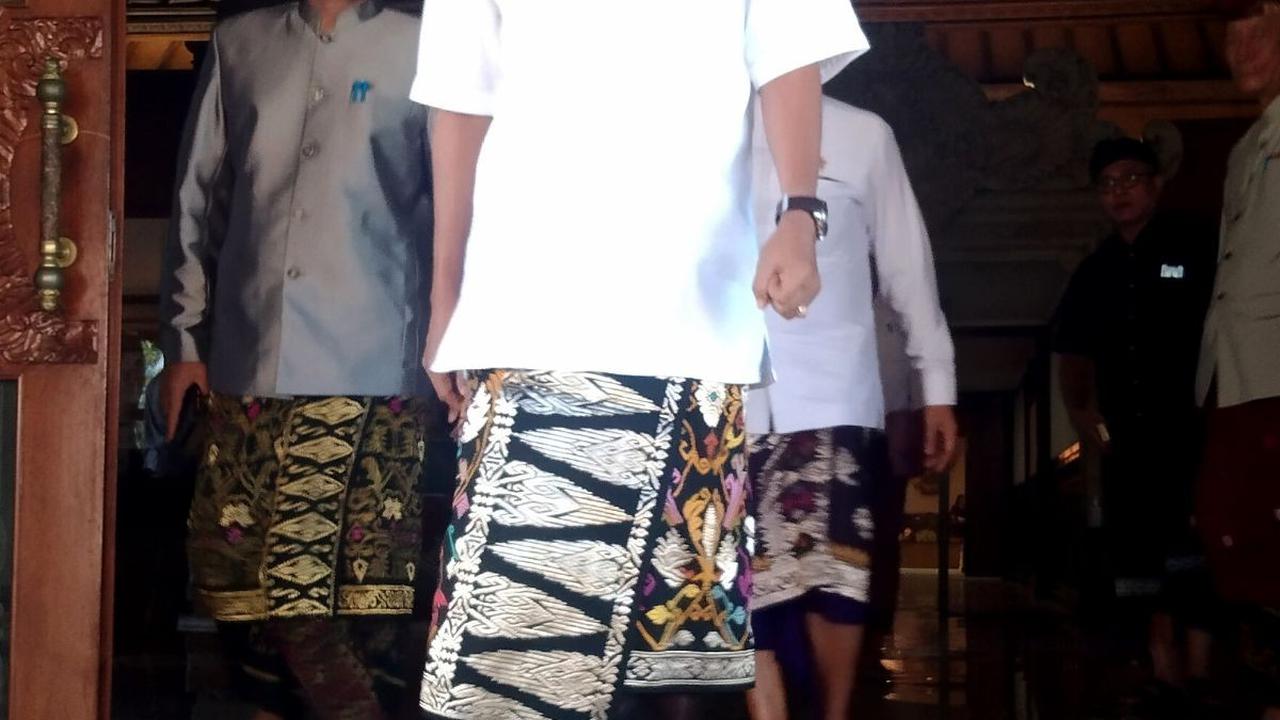 Koster memanggil peneliti dari Universitas Udayana bekerja sama dengan Institut Pertanian Bogor (IPB) untuk mengembangkan benih baru bunga gemitir Bali. Benih itu diuji coba atau ditanam di Desa Antapan, Kecamatan Baturiti, Kabupaten Tabanan, Bali, dan be