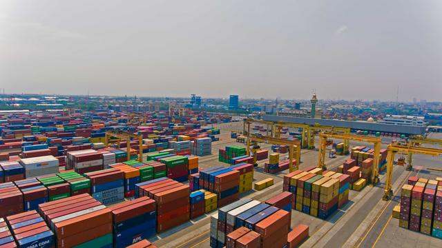 Tenaga Kerja Bongkar Muat Pelabuhan Bakal Punya Aturan di Akhir 2022 ...