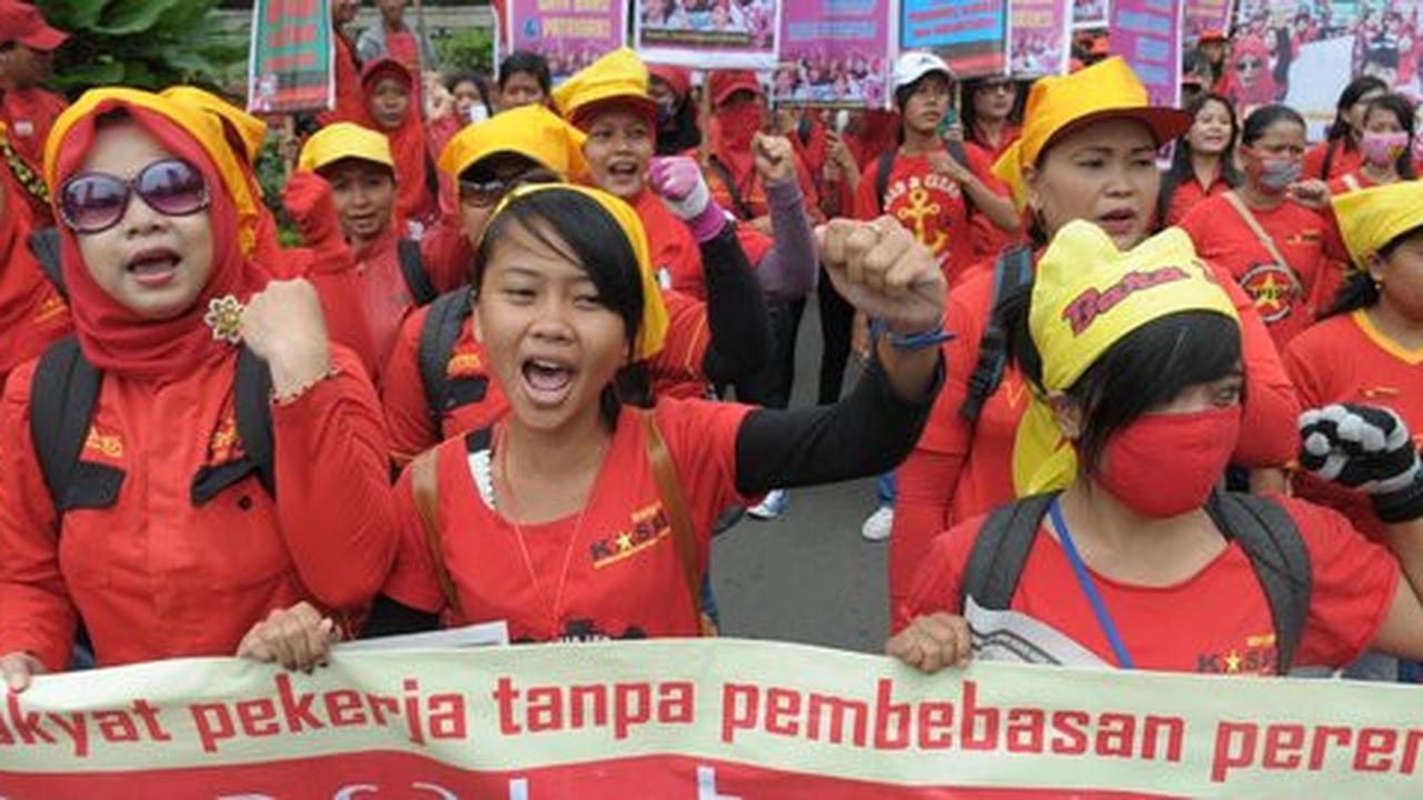 Bantu negara saat Rupiah porak-poranda, buruh PHK bisa jadi TKI