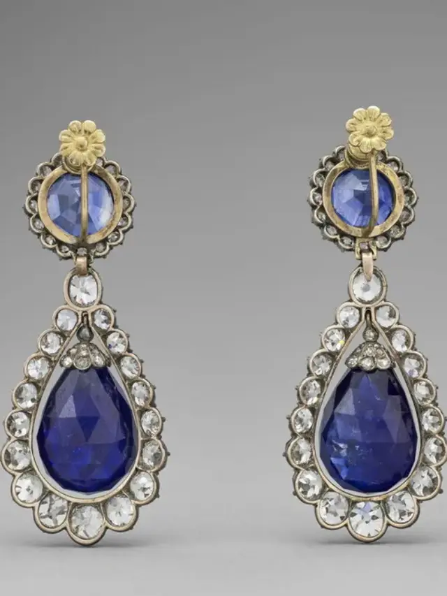 Anting Safir Sang Ratu. Dok. GRANDPALAISRMN / MUSÉE DU LOUVRE / DÉPARTEMENT DES OBJETS D'ART