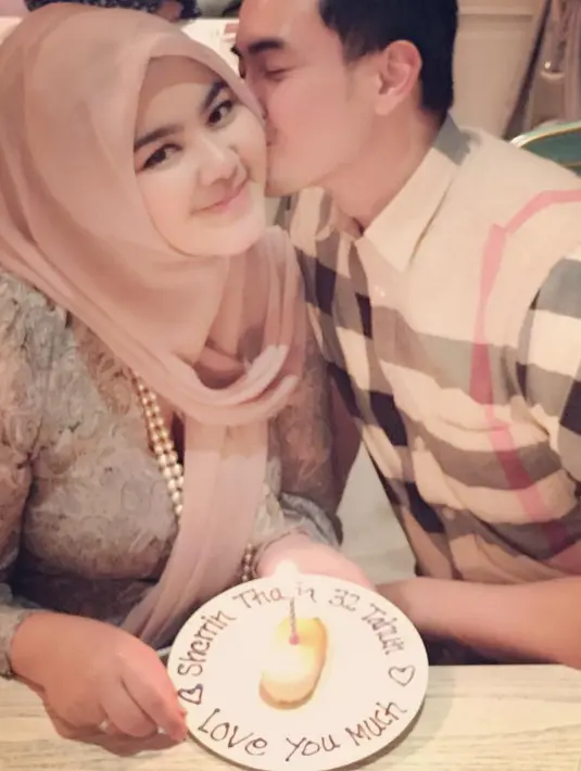 Zumi Zola dan Sherrin (Instagram/stharia)