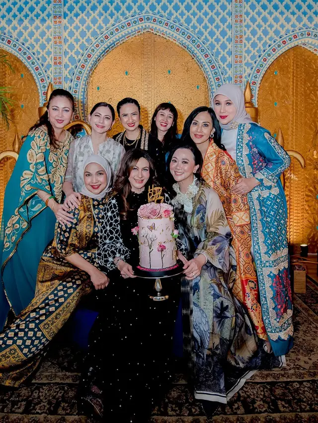 6 Potret Intimate Birthday Diana Pungky Bareng Artis Lawas, Tak Menua di Usia 51 Tahun