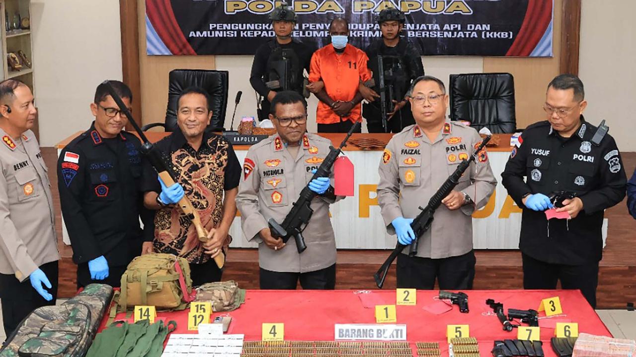 FOTO: Penampakan Senjata Api dan Amunisi yang Akan Diselundupkan kepada KKB Puncak Jaya