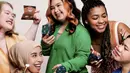 Pada kesempatan lain, Luxcrime juga menjadi salah satu brand kecantikan yang menggandeng Namira Zania. Ia tampil begitu beda dalam look yang cheerful.  [Foto: Instagram/ Namira Zania]