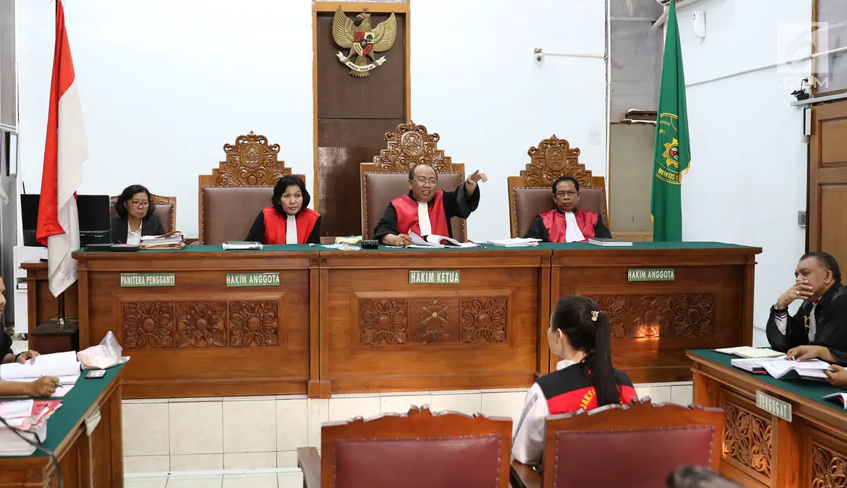 Suasana sidang kasus narkoba yang menjerat aktris Jennifer Dunn di PN Jakarta Selatan, Senin (14/5). Jennifer didakwa tiga pasal sekaligus. (Liputan6.com/Immanuel Antonius)