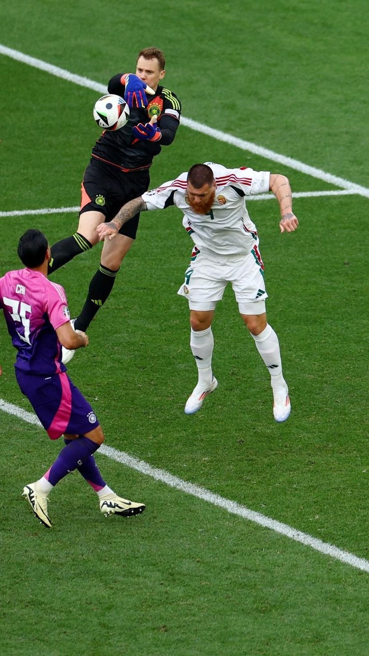Sedangkan Hungaria mencoba untuk menyamakan kedudukan, namun gol mereka dianulir karena offside. Foto: REUTERS<br>