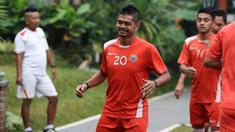 Jelang duel klasik Persib Bandung Vs Persija Jakarta, tim macan kemayoran melakukan pemanasan ringan di hotel tempat mereka menginap.