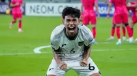 Pemain Timnas Indonesia U-17, Evandra Florasta, merayakan gol yang dicetaknya ke gawang Korea Selatan dalam laga pertama Grup C Piala Asia U-17 2025 di Prince Abdullah Al Faisal Stadium, Jeddah, Jumat (4/4/2025) malam WIB. (Dok PSSI)