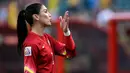 Kiper Wanita Amerika Serikat, Hope Solo menyapa pengemarnya usai bertanding melawan Kolombia di Piala Dunia Wanita 2015 di Stadion Commonwealth, Kanada, (22/6/2015). Amerika Serikat menang 2-0 atas Kolombia. (Reuters/Erich Schlegel)