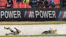 Pebalapa RBA Racing Team, Juanfran Guevara mengalami kecelakaan pada sesi kualifikasi Moto3 Australian Grand Prix di Phillip Island (22/10/2016). (AFP/Paul Crock)