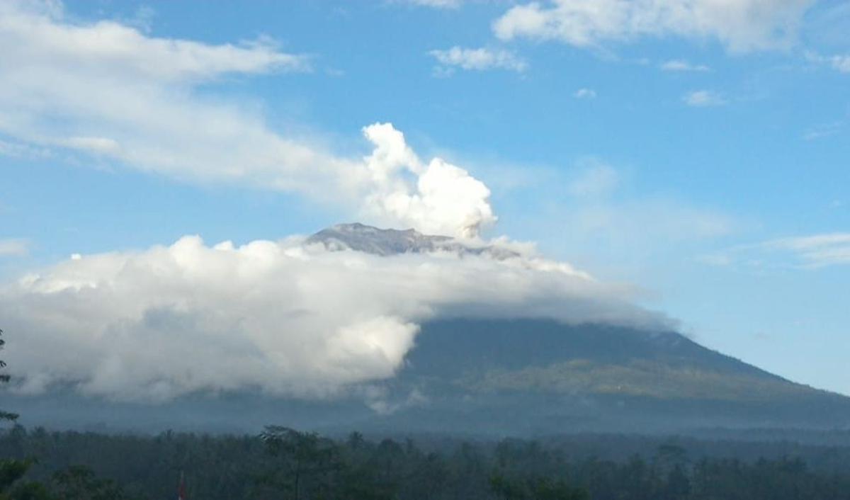 &ldquo;Karena gunung sudah ada bhisama, itu merupakan kawasan disucikan maka itu kita melarang pendakian gunung,&rdquo;